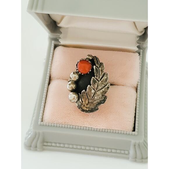 Vintage Navajo Coral Sterling Silver Leaf Ring - Picture 1 of 5
